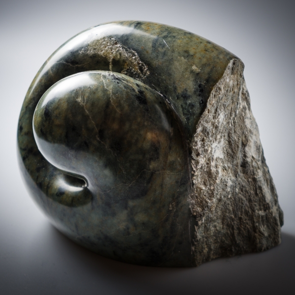 Specksteinskulptur ohne Titel von Rosalia Graefner